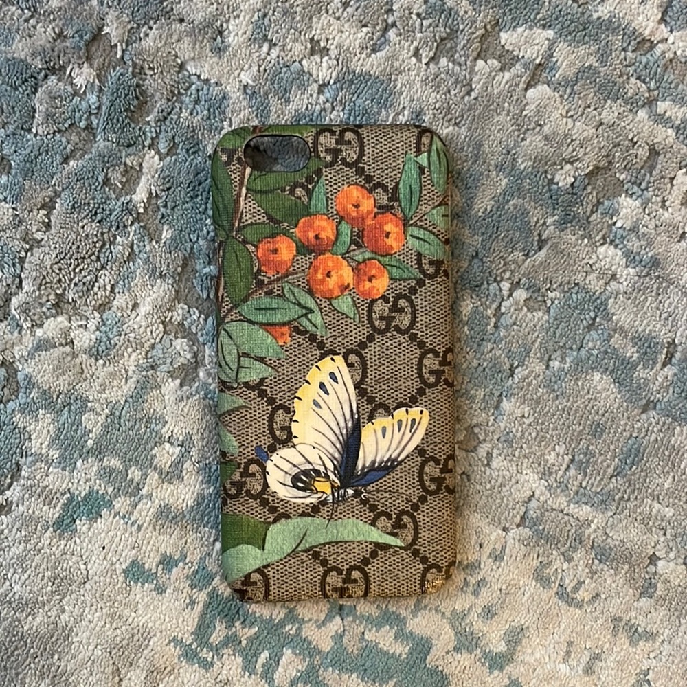 Preowned Authentic good condition Gucci iPhone 6 case